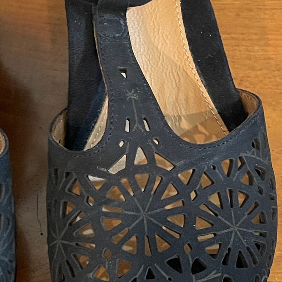 Wedge Earthies Black T Strap Shoes  Cutout Pattern - Picture 2 of 8